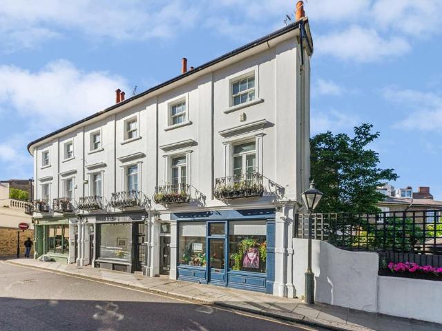 Flat for sale in South Kensington, Greater London