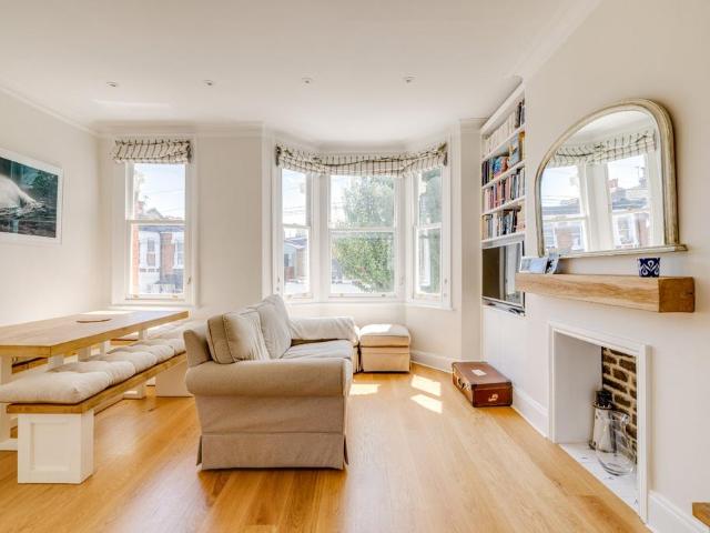 Flat for sale in Fulham, Walham Green