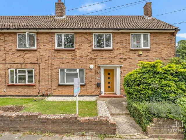 Flat for sale in Hornchurch, Greater London
