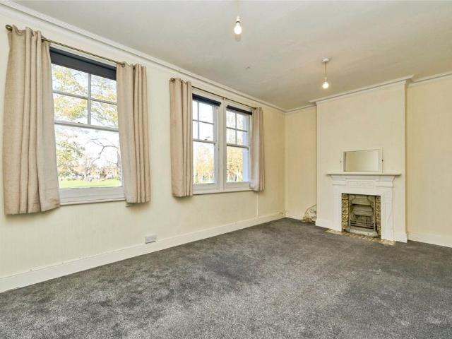 Flat for sale in Norbiton, Greater London