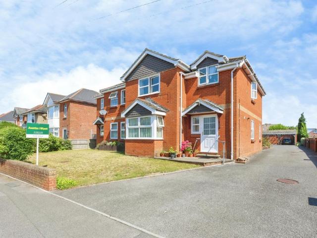 Flat for sale in Poole