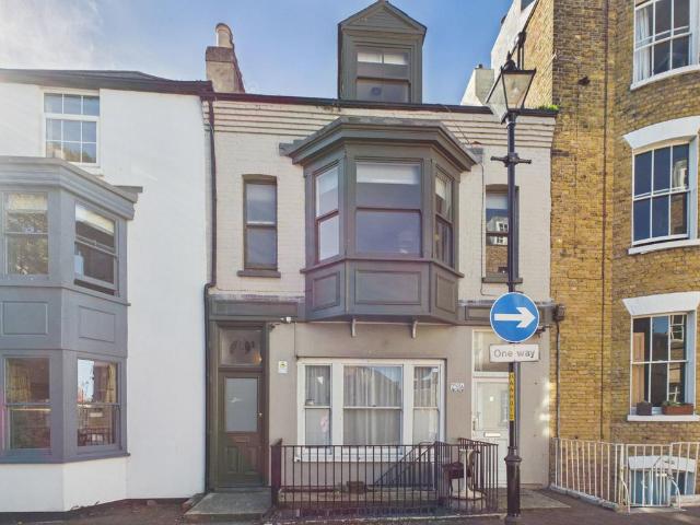 Flat for sale in West Cliff, Thanet