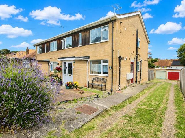 Flat for sale in Upton, Acol