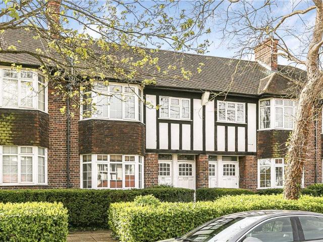 Flat for sale in Streatham, Greater London