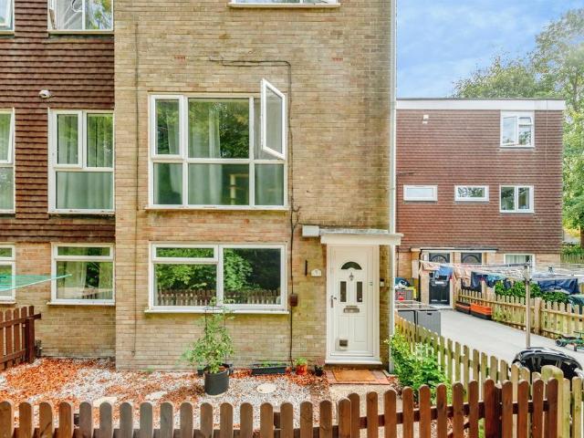 Flat for sale in Glynde, West Sussex