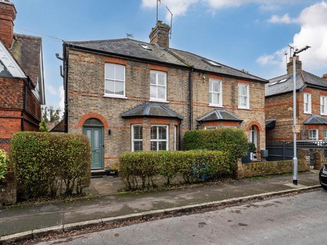 Flat for sale in Southlea, Datchet