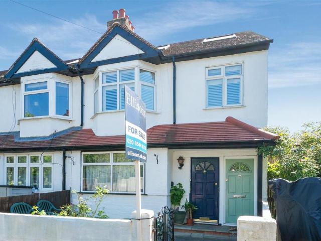 Flat for sale in London Borough of Merton, Collier's Wood