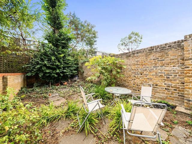 Flat for sale in Maitland Park, Greater London