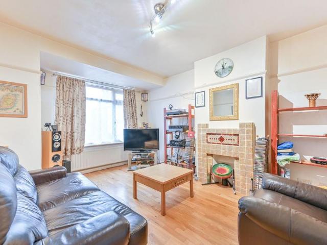 Flat for sale in Sudbury, Greater London