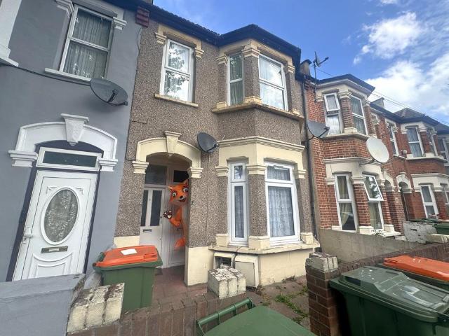 Flat for sale in Plashet, Greater London