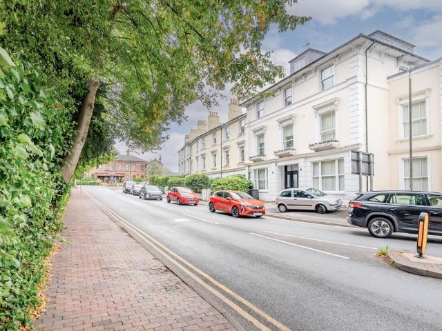 Flat for sale in Royal Tunbridge Wells, Tunbridge Wells