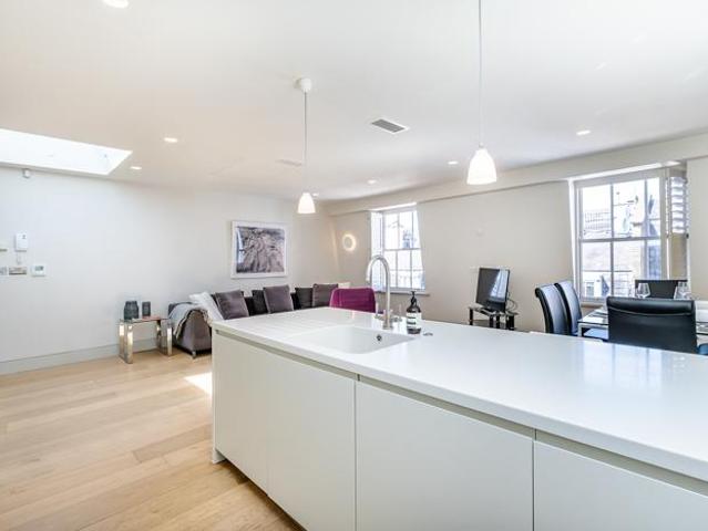 Flat for sale in South Kensington, Greater London