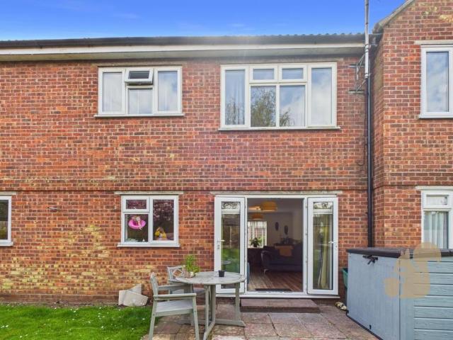 Flat for sale in Fordham Heath, Essex