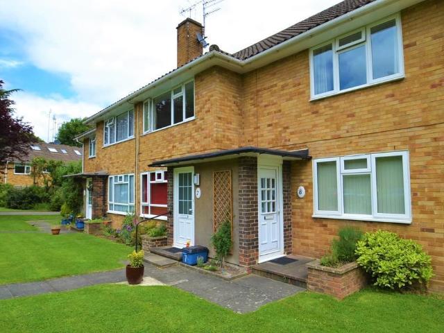 Flat for sale in Elstree and Borehamwood, Borehamwood