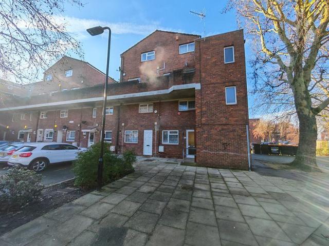 Flat for sale in London Borough of Ealing, Greater London