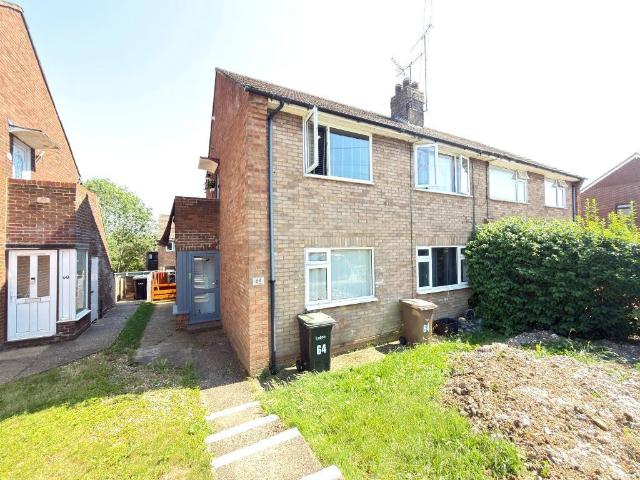 Flat for sale in Spring Park, Luton