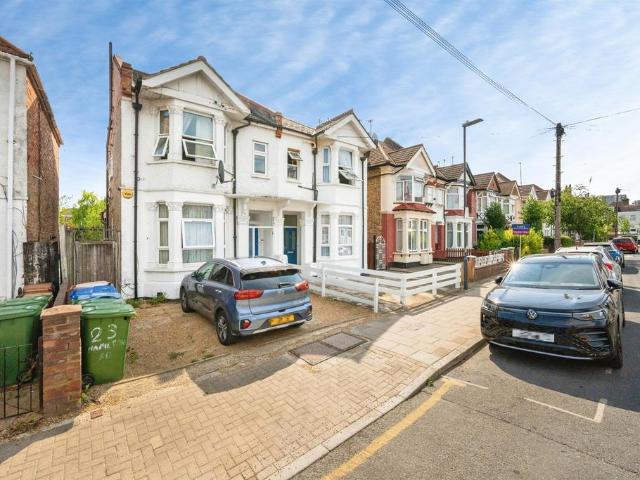 Flat for sale in Wealdstone, Greater London