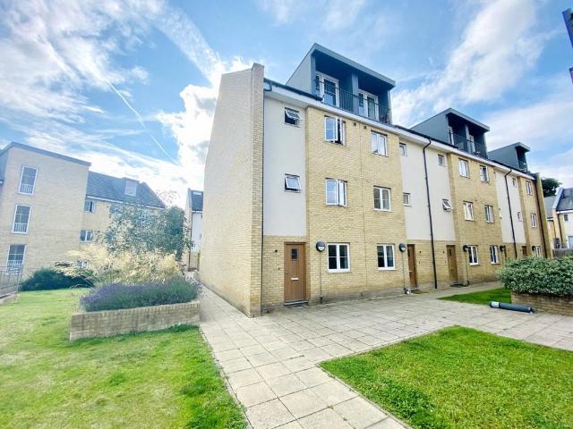 Flat for sale in King's Walden, Hertfordshire