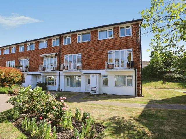 Flat for sale in Greater London