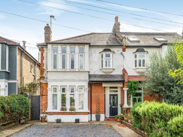 Flat for sale in Cordwell Estate, Greater London