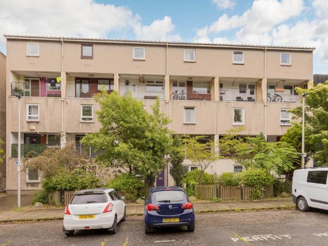 Flat for sale in Southside, Scotland