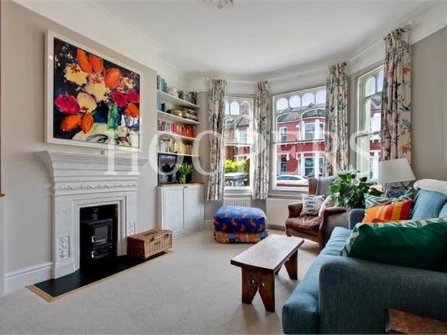 Flat for sale in Cricklewood, Greater London