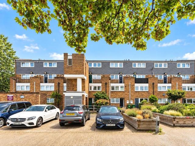 Flat for sale in London Borough of Newham, Greater London