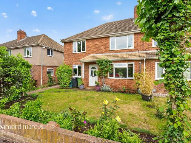 Flat for sale in Stoneleigh, Ewell