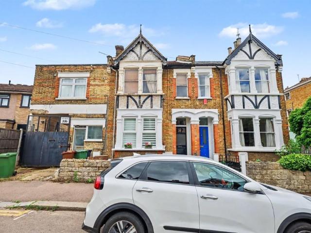 Flat for sale in Upper Walthamstow, Greater London