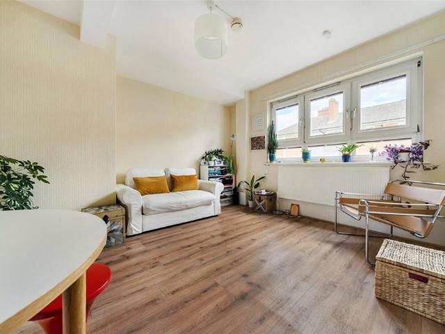 Flat for sale in Rotherhithe, Greater London