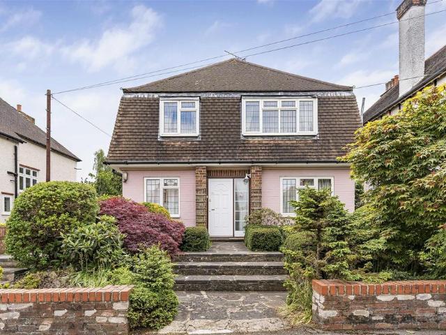 Flat for sale in Benhilton, Greater London