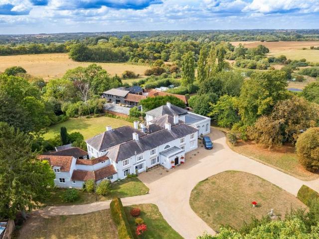 Flat for sale in Harlow, Essex