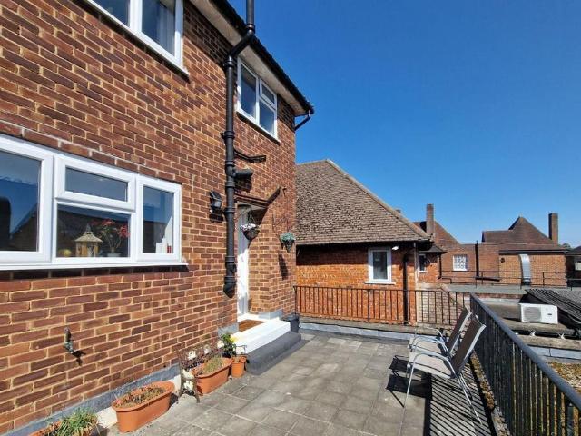 Flat for sale in Westborough