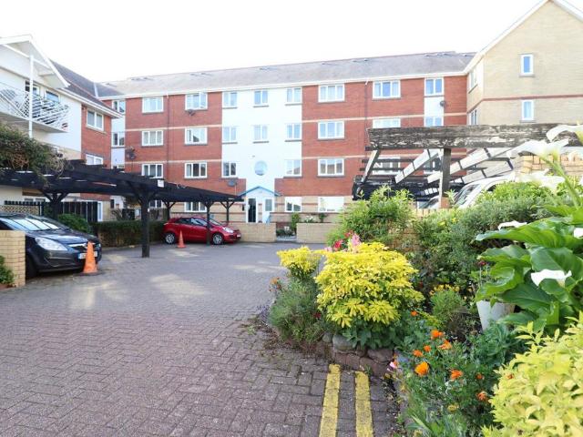 Flat for sale in Nangreaves, Wales