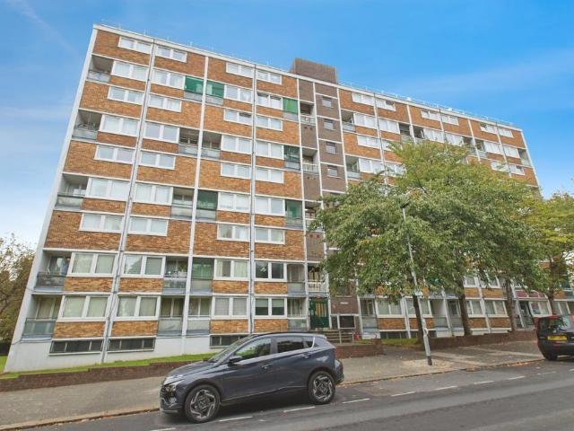 Flat for sale in Charlton Riverside, Greater London