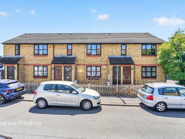 Flat for sale in London Borough of Merton, Mitcham