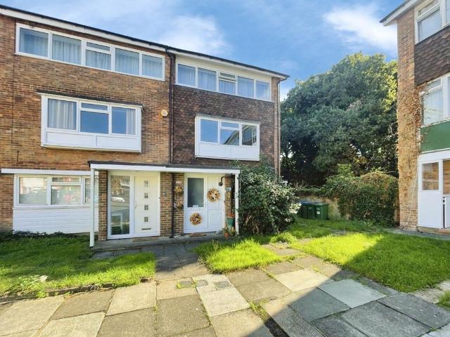 Flat for sale in South End, Greater London