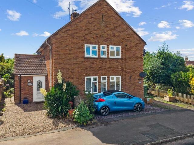 Flat for sale in Offenham, Wychavon