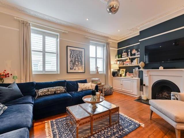 Flat for sale in Battersea, Greater London