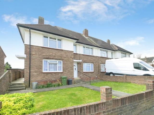 Flat for sale in Collier Row, Greater London