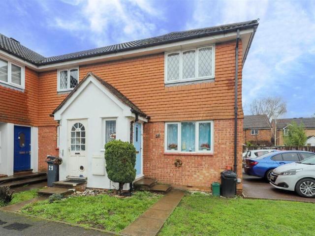 Flat for sale in Yiewsley, Greater London