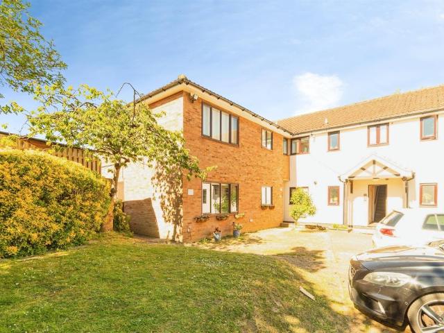 Flat for sale in Colliers End, Hertfordshire
