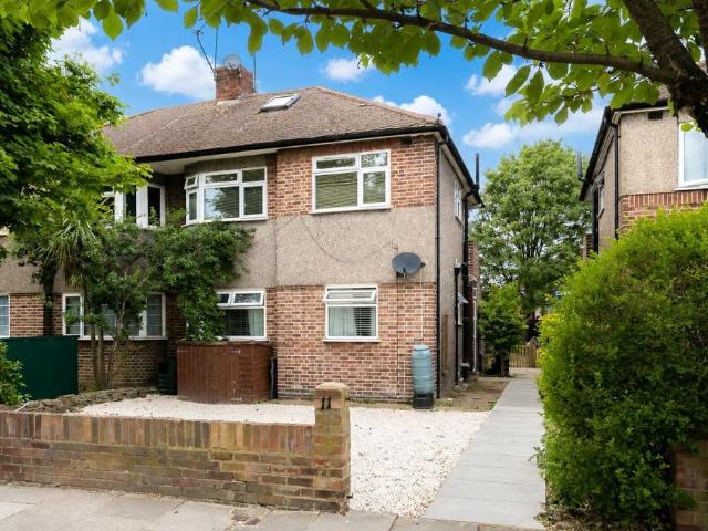 Flat for sale in St Margarets, Greater London