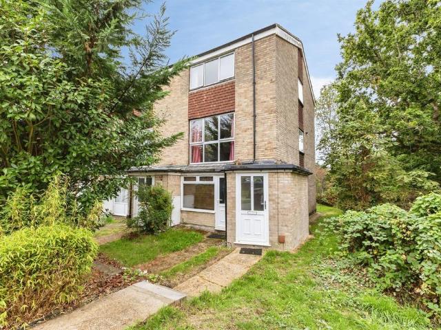 Flat for sale in Whitley Wood, Reading