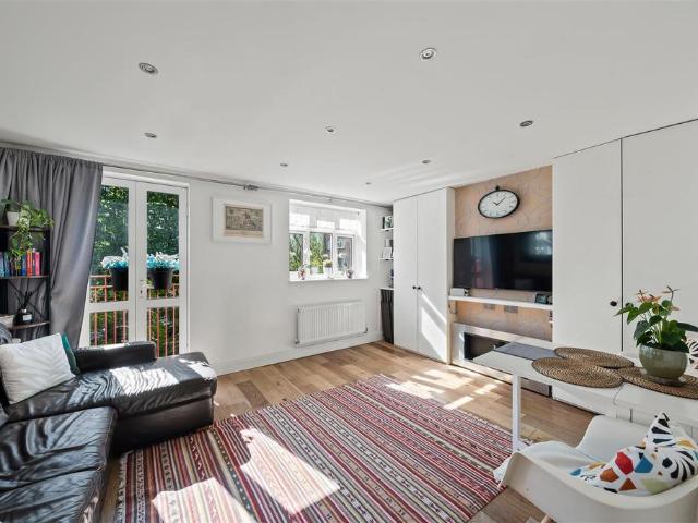 Flat for sale in Glebe Court, Greater London
