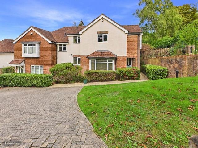 Flat for sale in Caterham Valley, Hillview