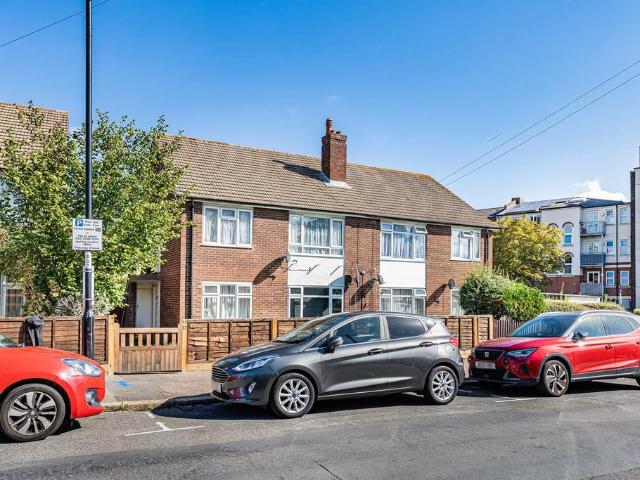 Flat for sale in London Borough of Croydon, Greater London
