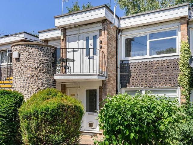Flat for sale in St Albans, Five Acres