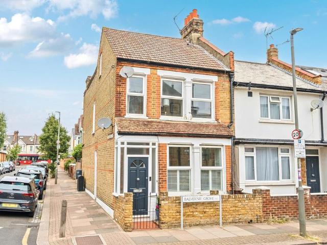 Flat for sale in Southfields, Greater London