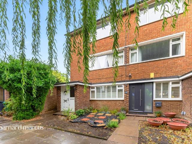 Flat for sale in Horn Park, Greater London
